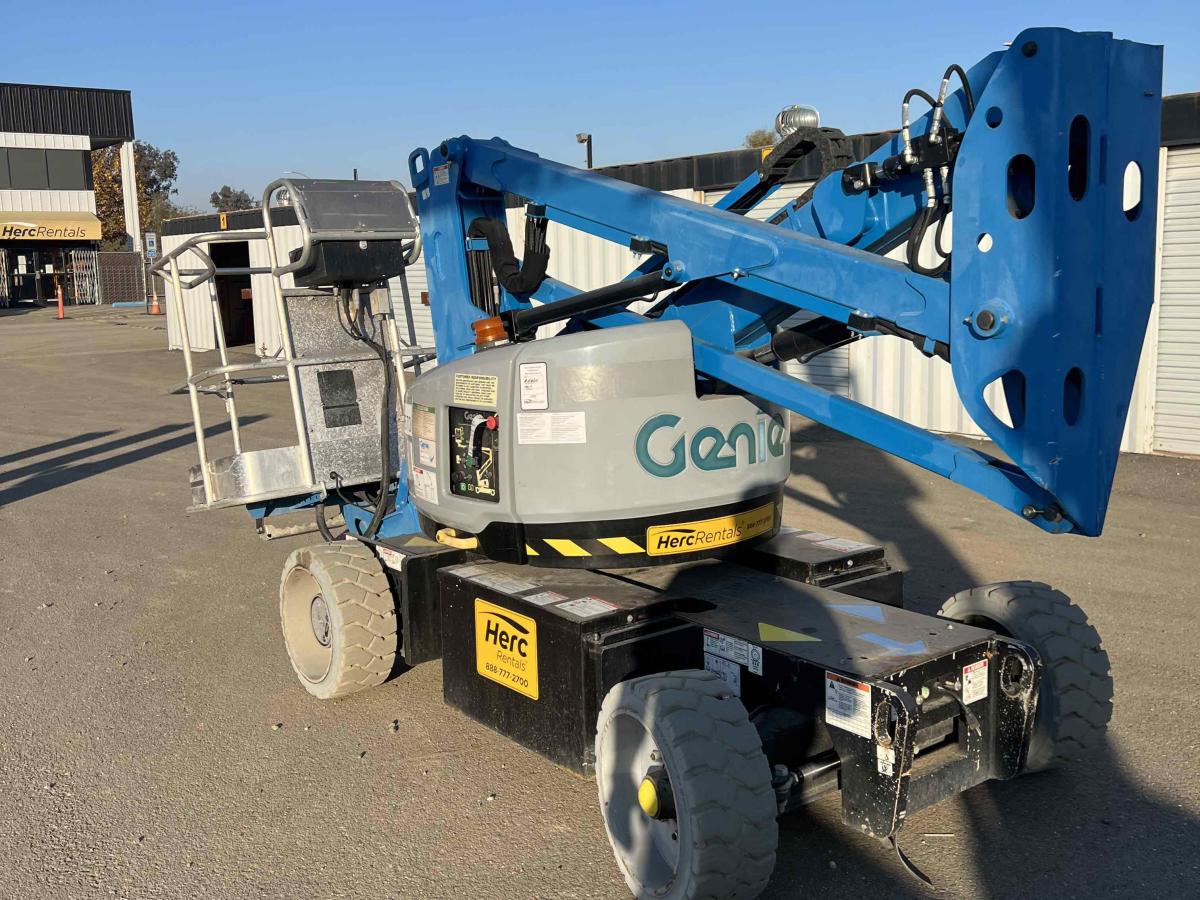2017 Genie Z-33/18