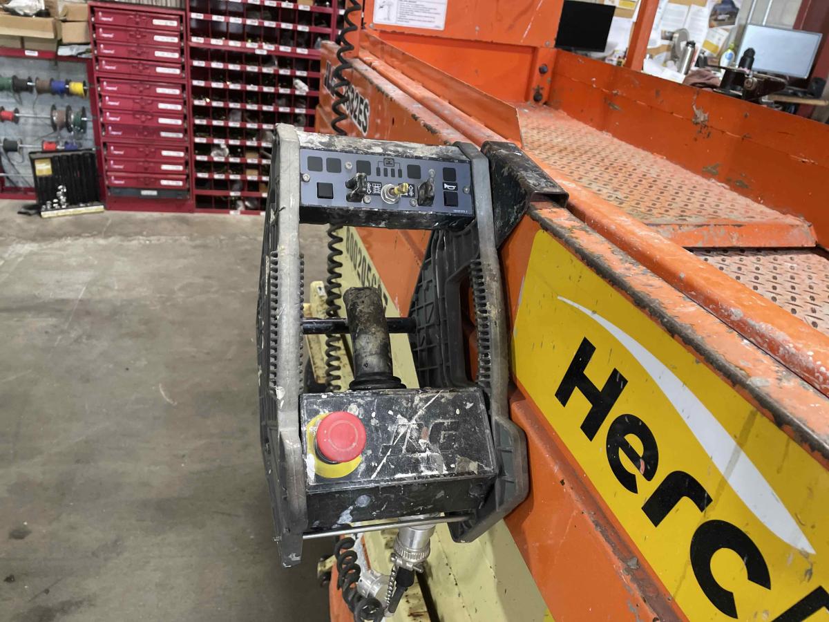 2018 JLG 2632ES
