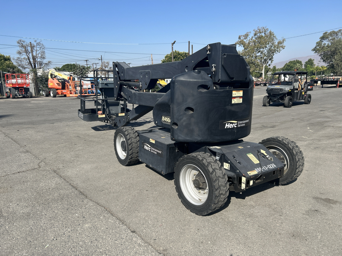 2016 JLG E450A-2