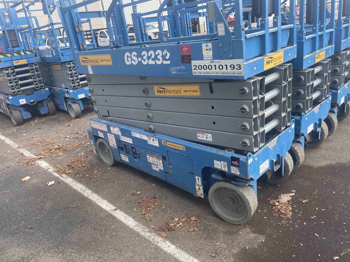 2017 Genie GS-3232
