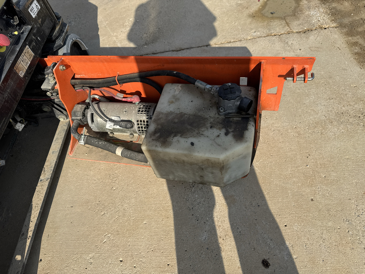 2019 JLG 1932R-13