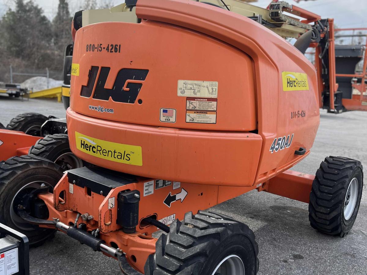 2017 JLG 450AJ