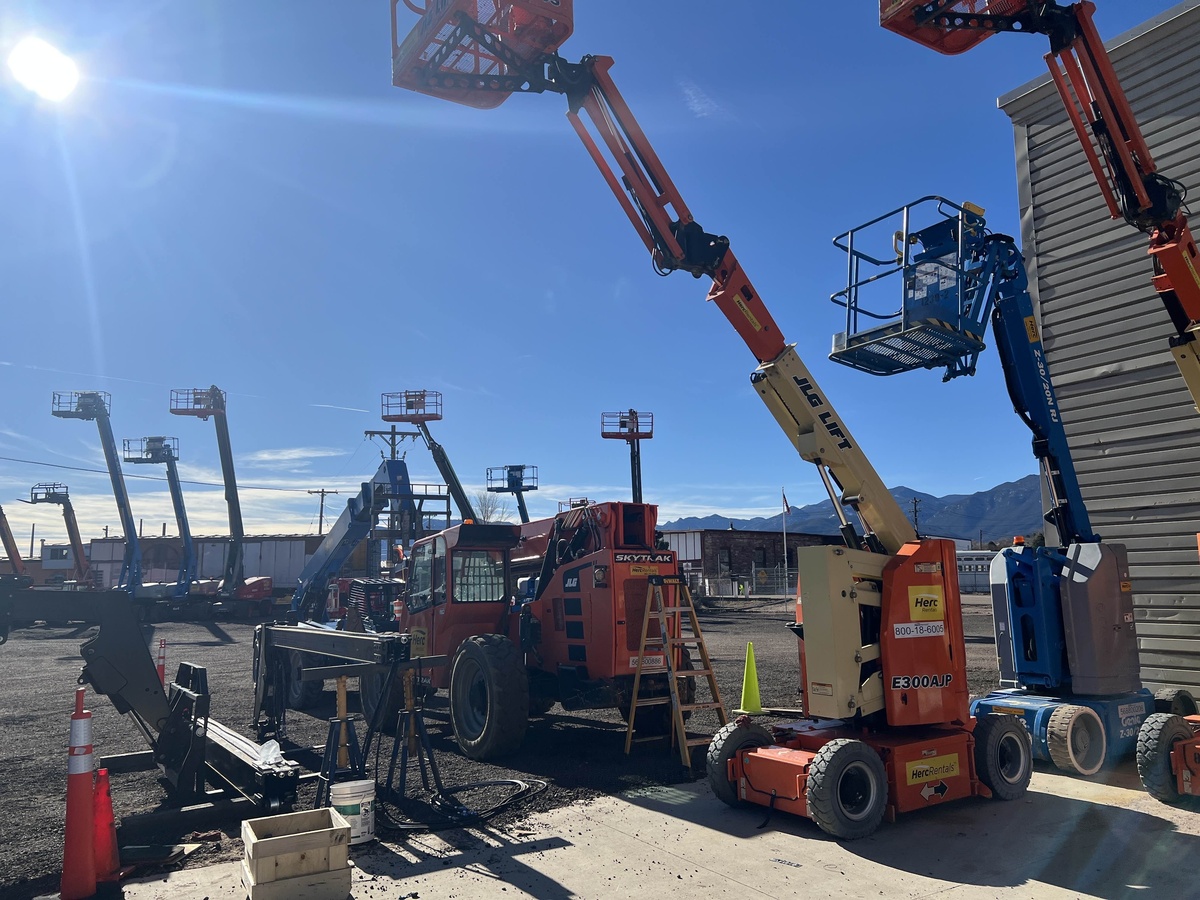 2017 JLG E300AJP