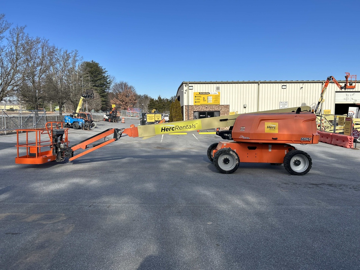 2018 JLG 660SJ
