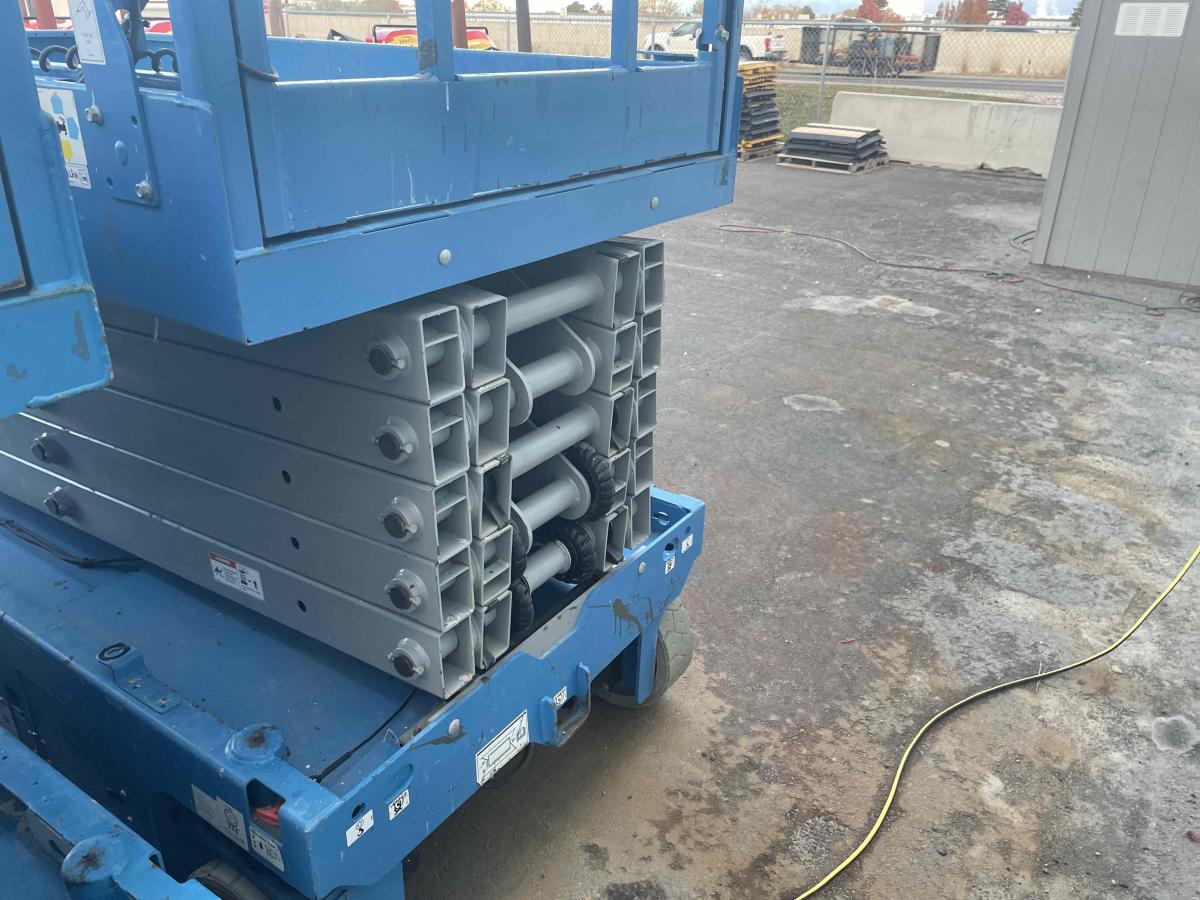 2017 Genie GS-4047