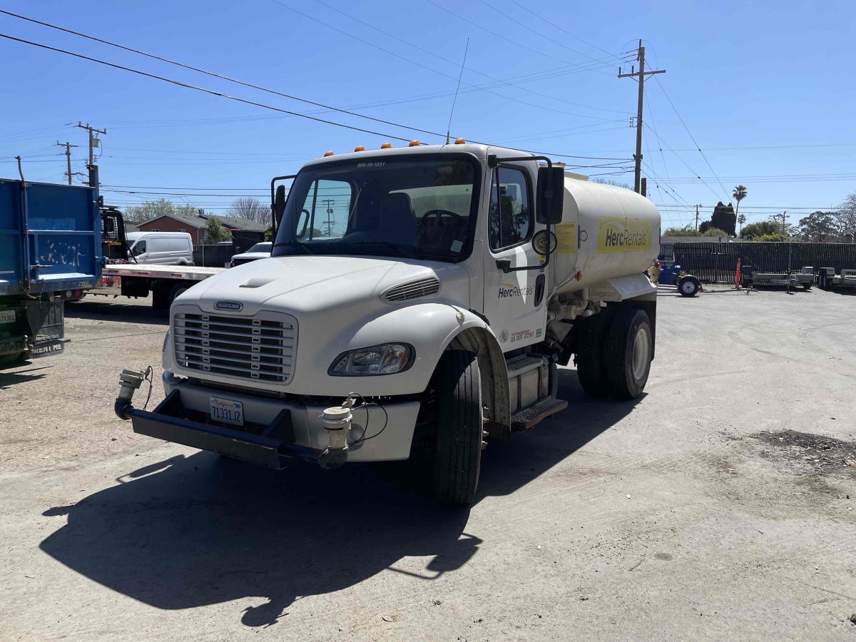 2018 Freightliner M2106