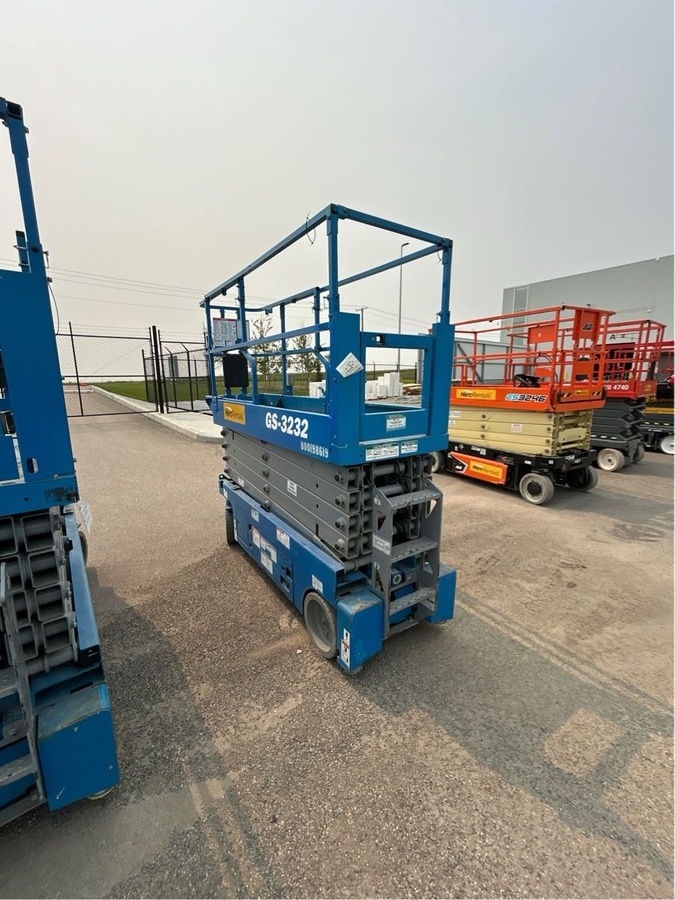 2018 Genie GS-3232