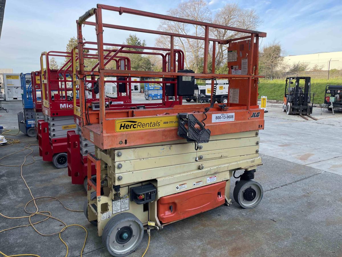 2017 JLG 2632ES