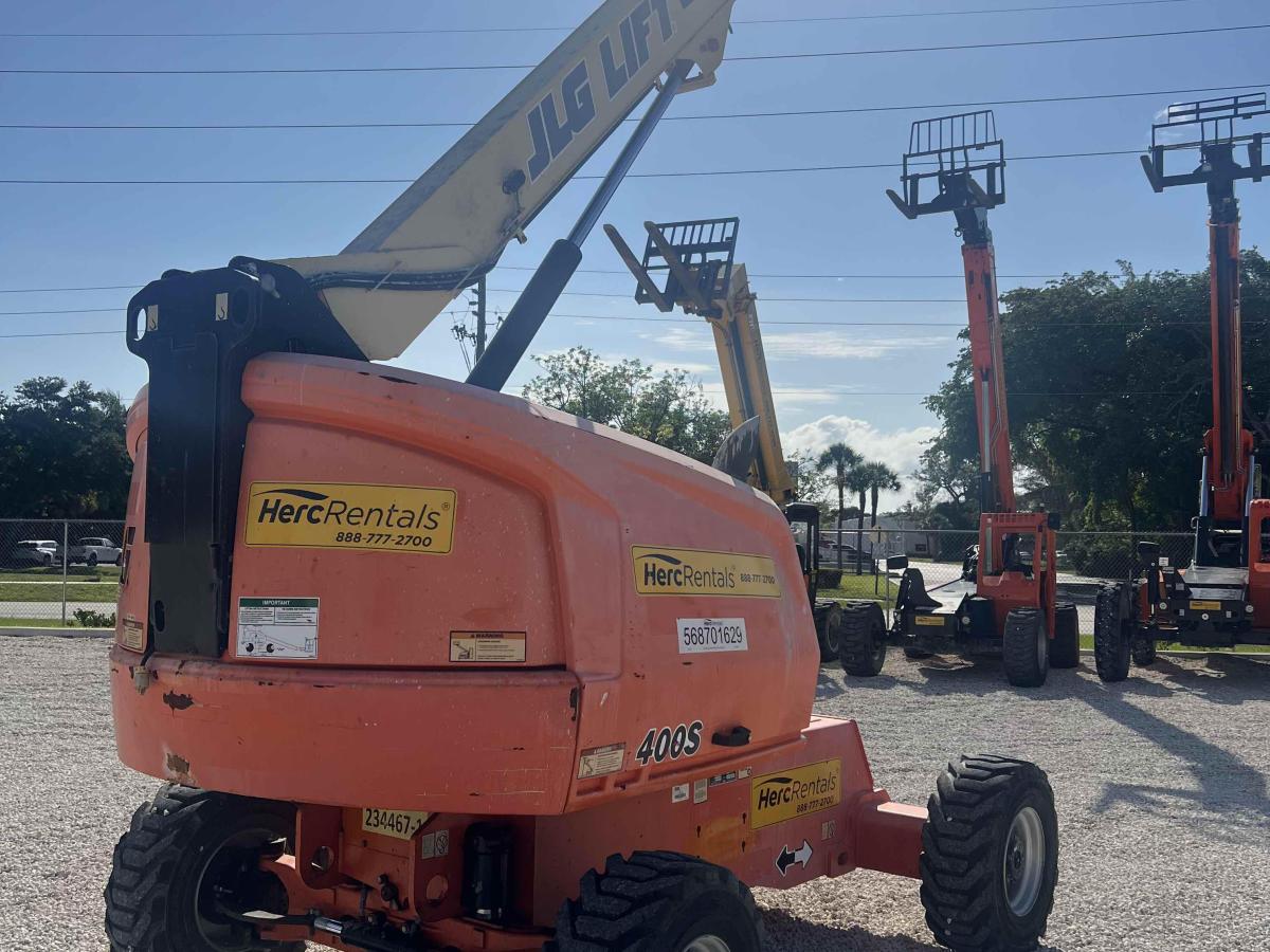 2017 JLG 400S