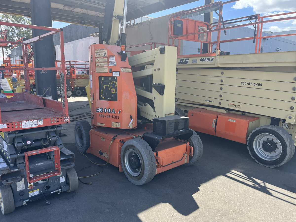 2015 JLG E300AJP-2
