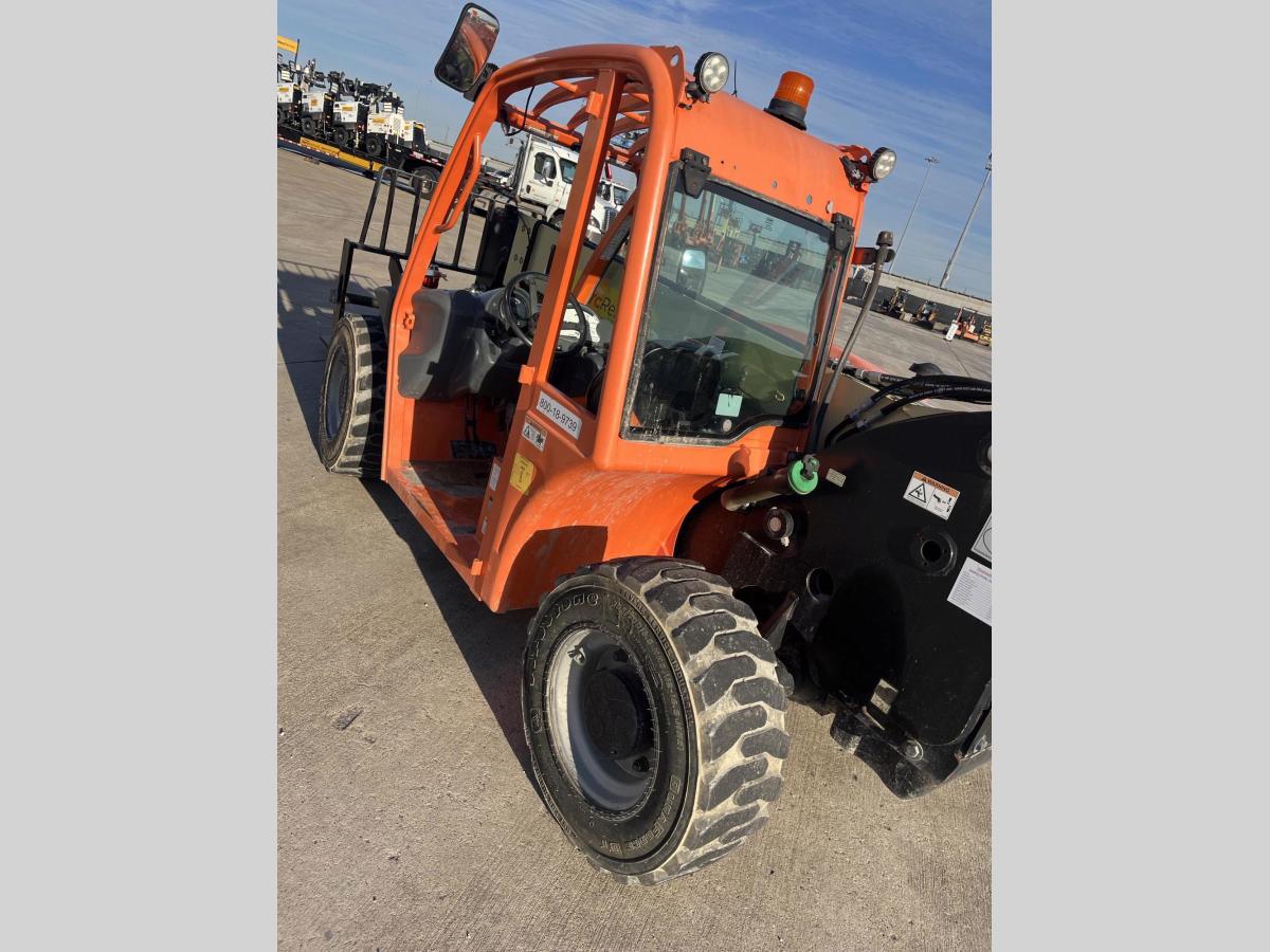 2017 JLG G5-18A