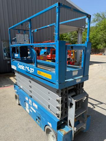2017 Genie GS-3232