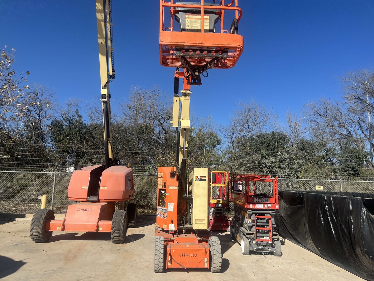 2017 JLG E300AJP