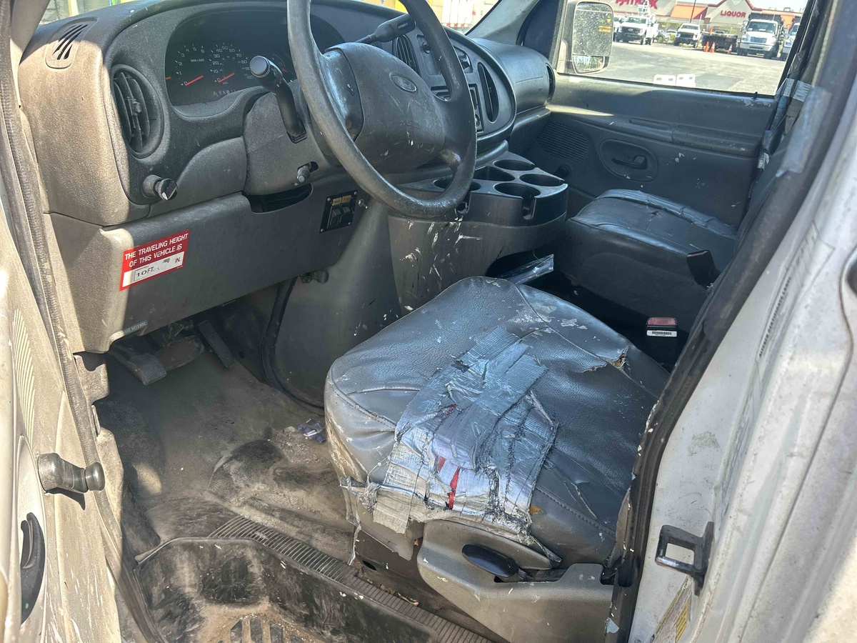 2006 Ford E350 Superduty-8