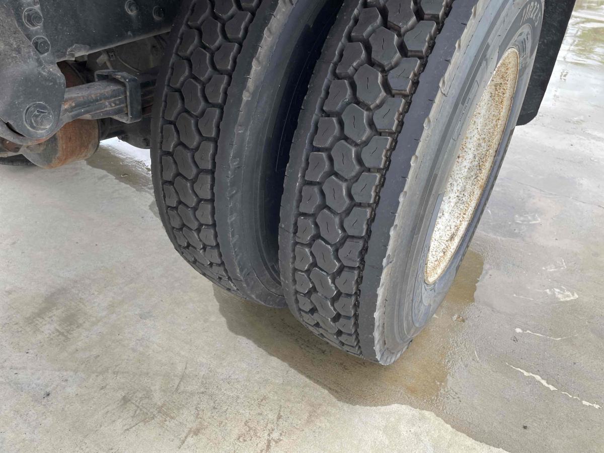2015 Freightliner M2106