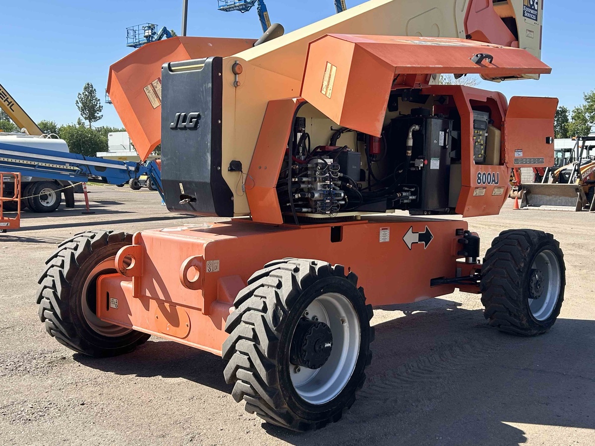 2017 JLG 800AJ-2