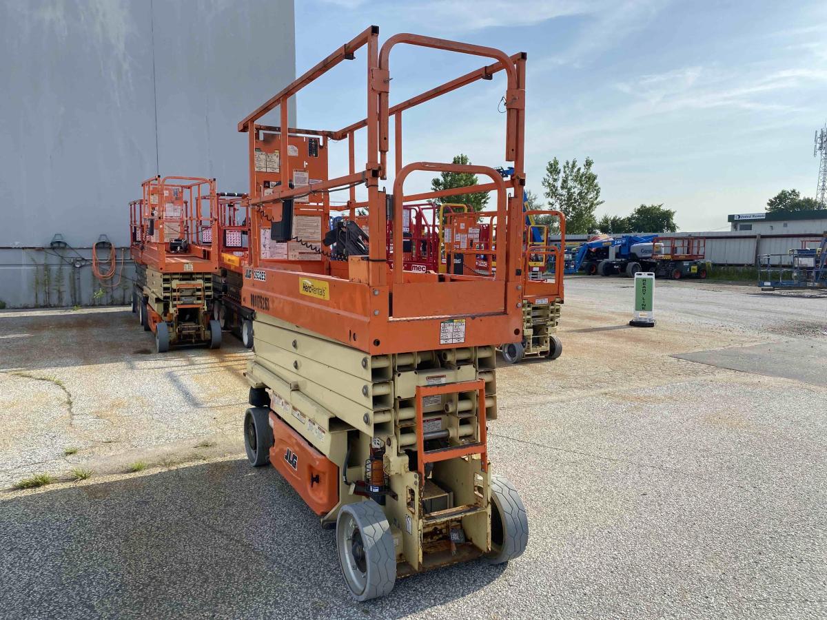 2017 JLG 2632ES-3