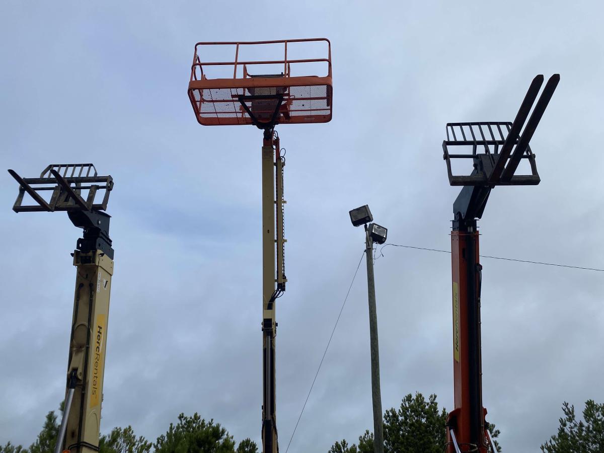 2016 JLG 400S