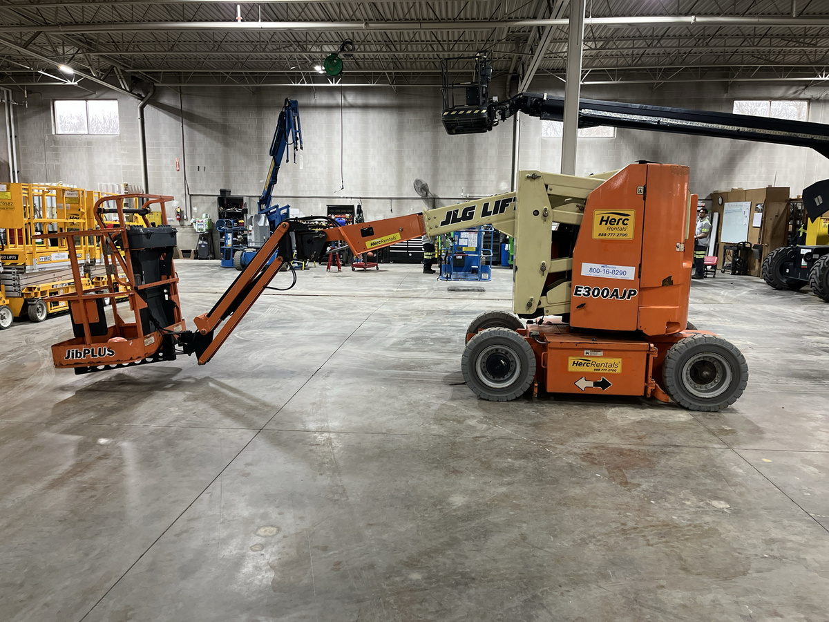 2017 JLG E300AJP-3