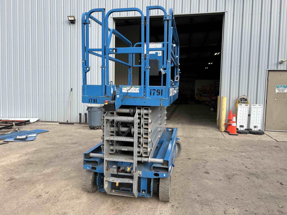 2017 Genie GS-4047