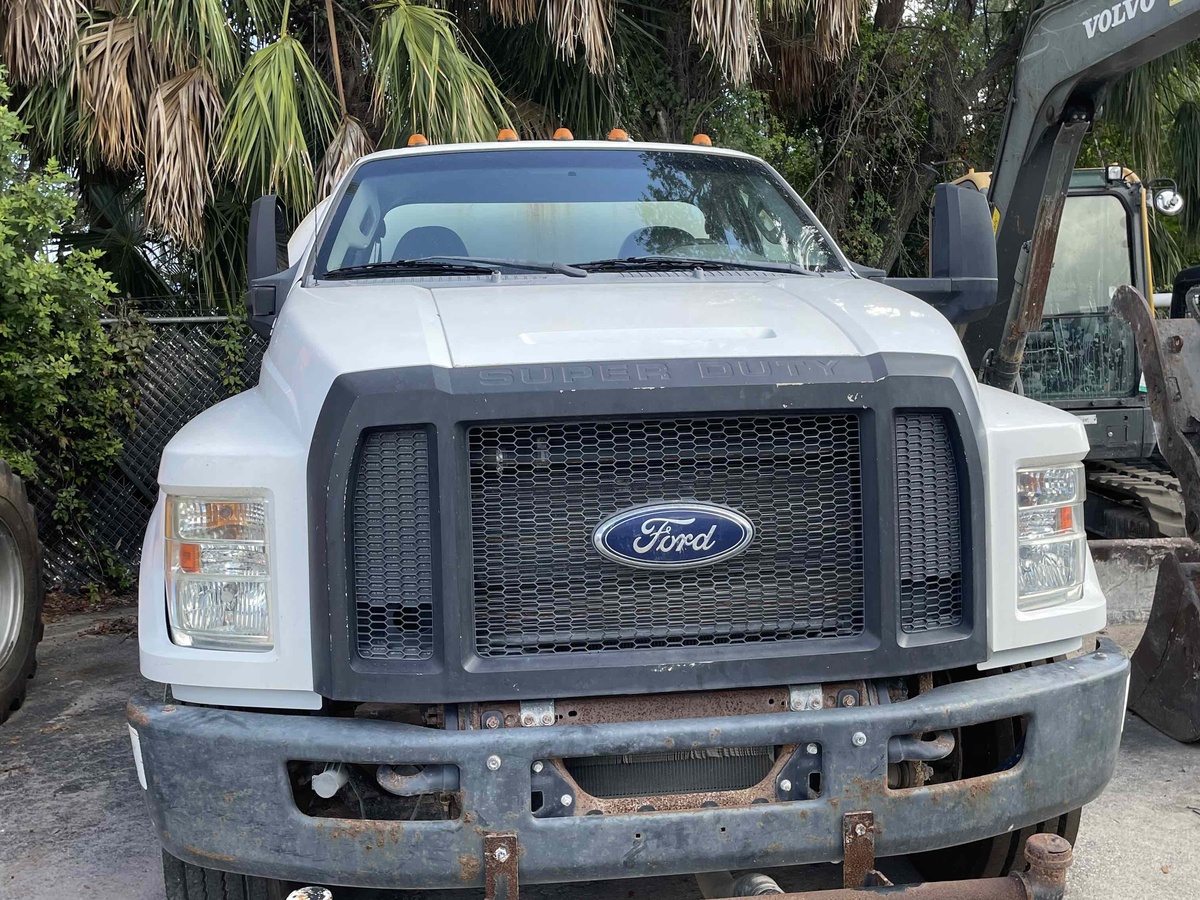 2017 Ford F750-5