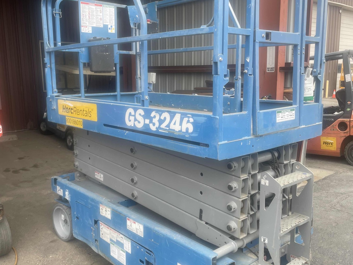2017 Genie GS-3246-3