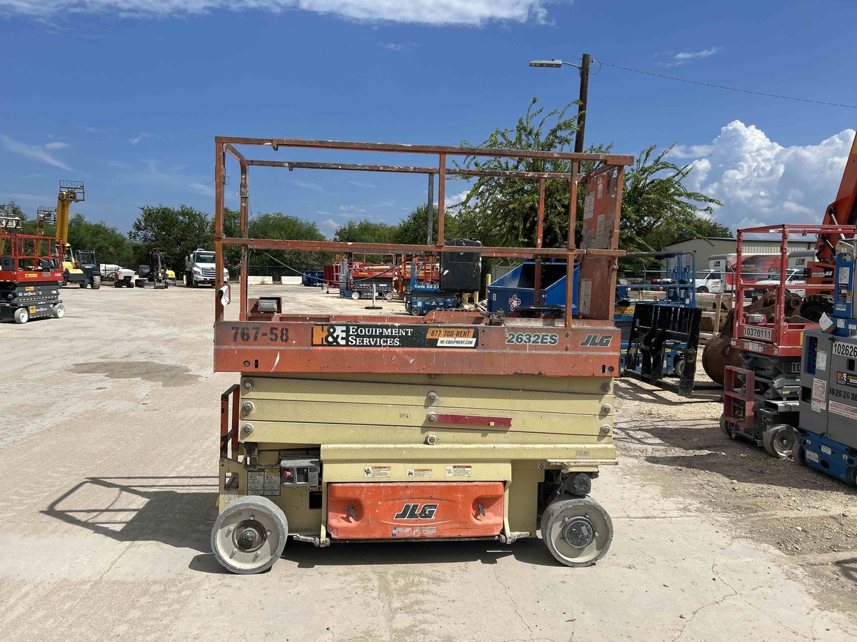 2017 JLG 2632ES