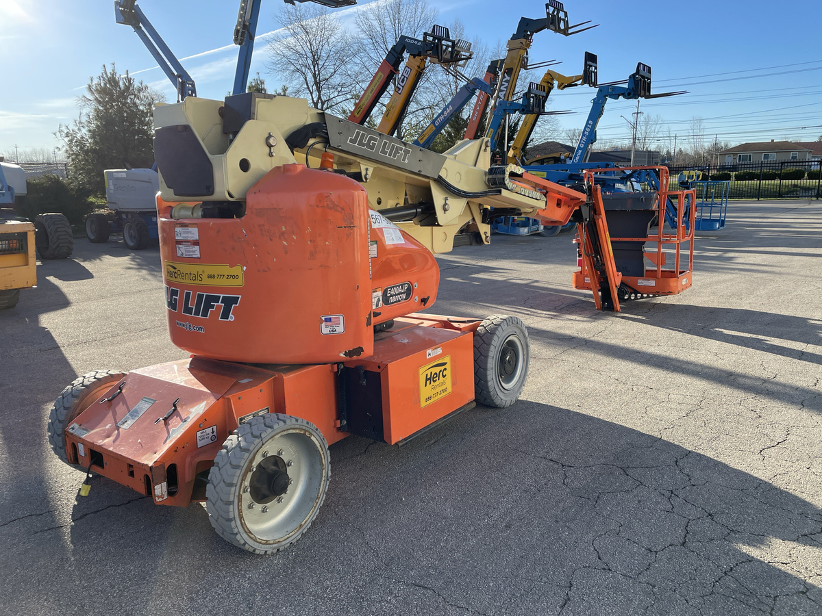 2017 JLG E400AJPN-2