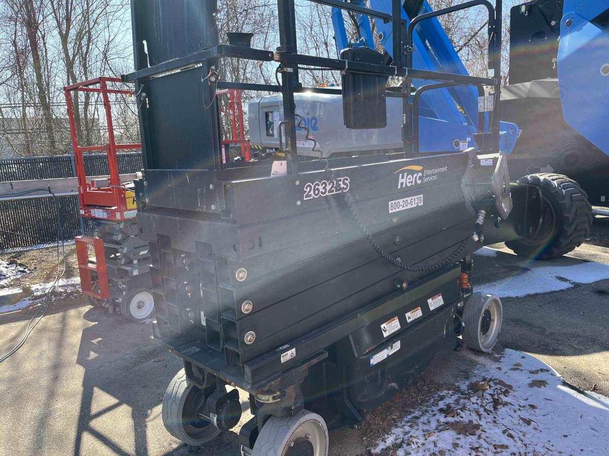 2018 JLG 2632ES