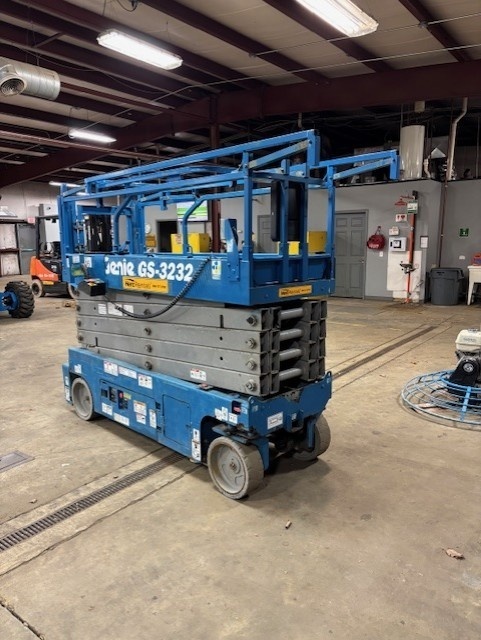 2018 Genie GS-3232