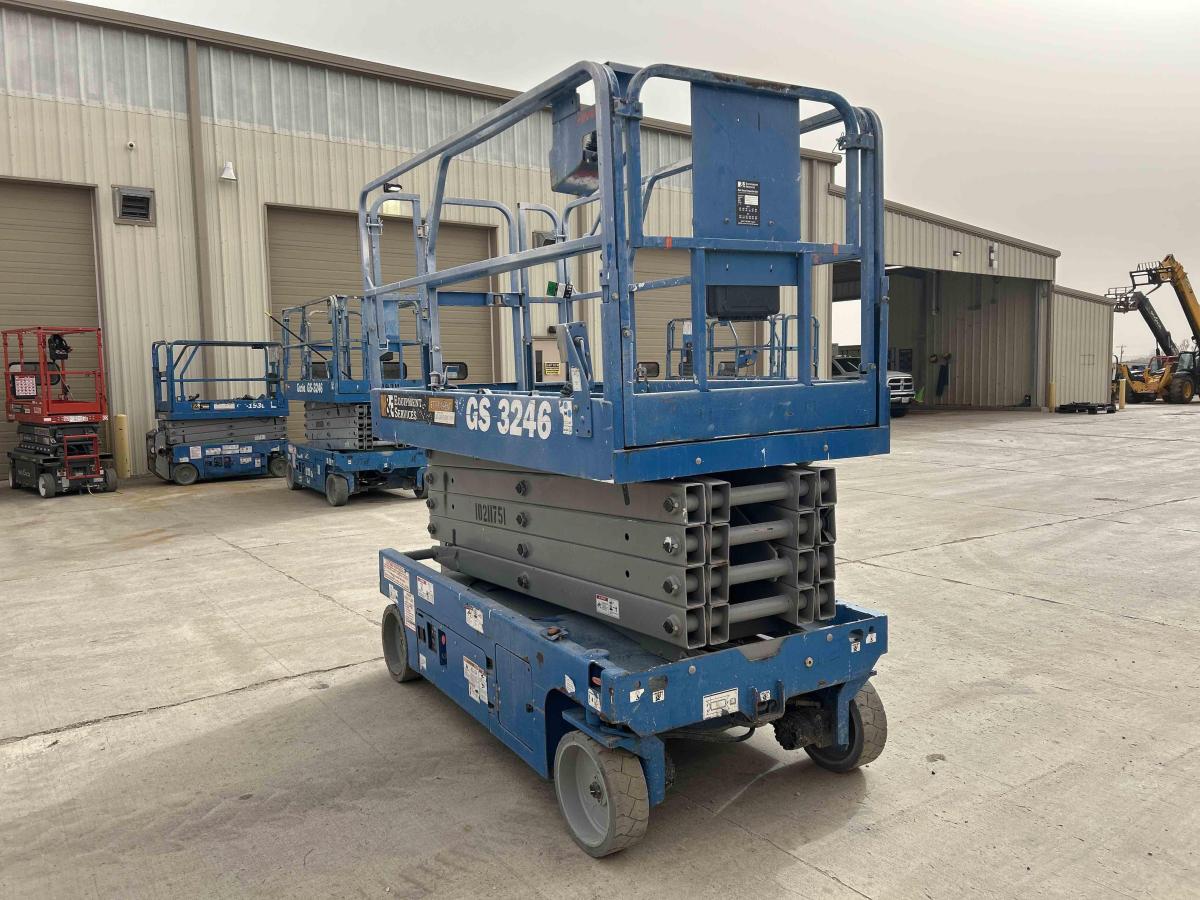 2017 Genie GS-3246-2