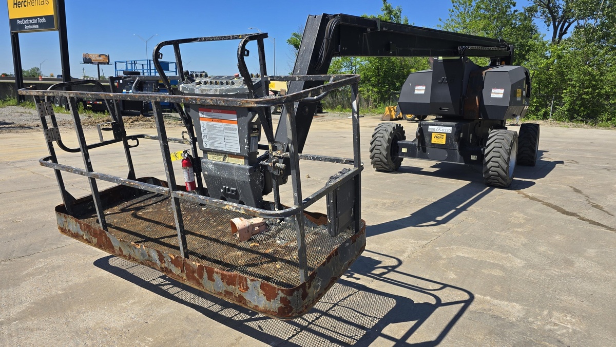 2015 JLG 800A-2