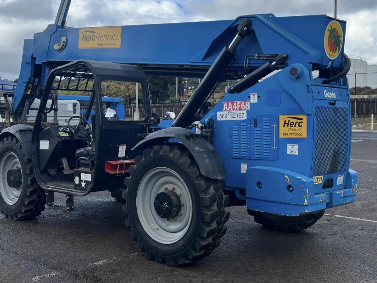 2017 Genie GTH-1056-2