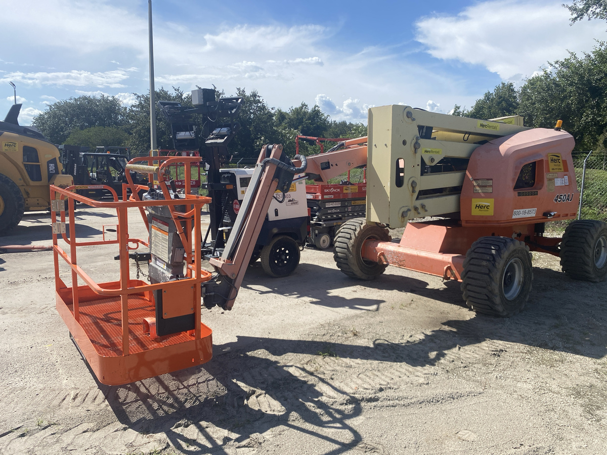 2017 JLG 450AJ-5