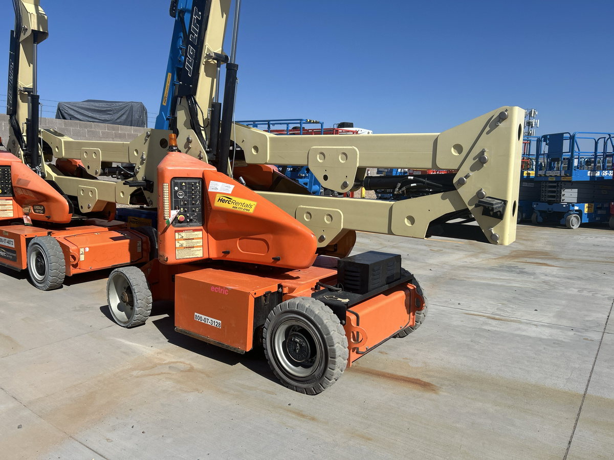 2015 JLG E400AJPN-10