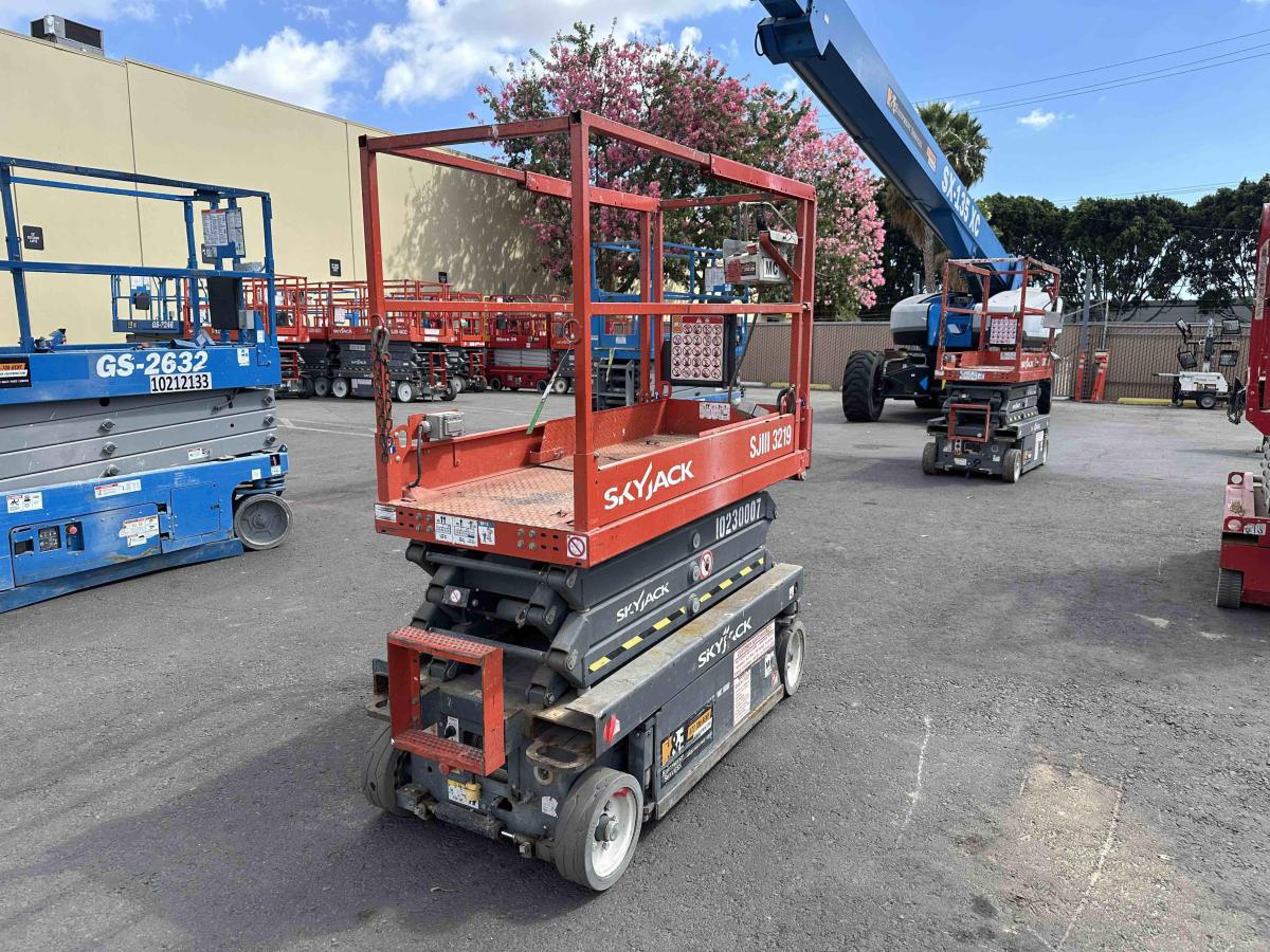 2017 Skyjack SJ3219