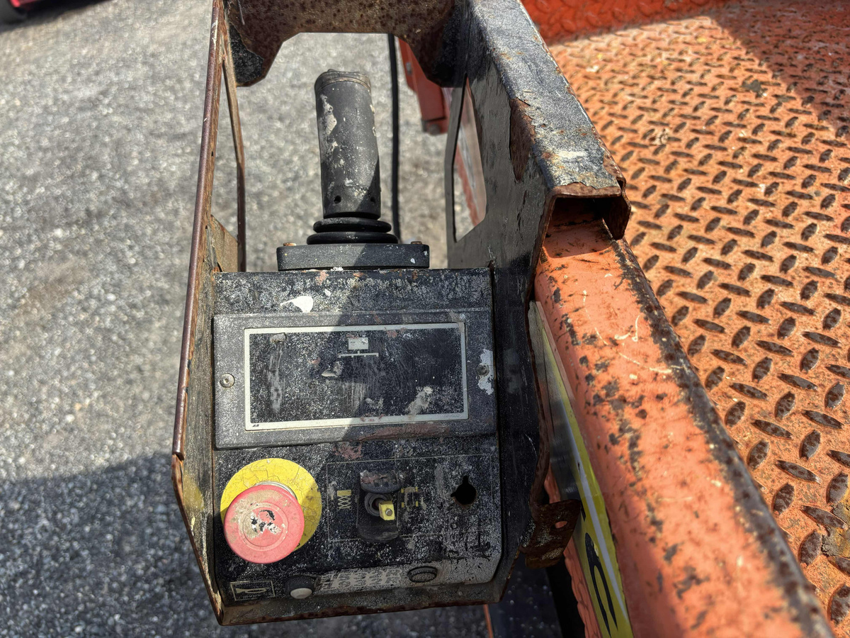 2019 JLG 1932R-9