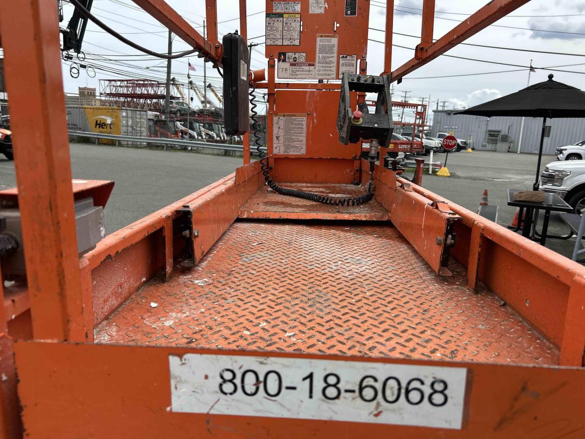 2017 JLG 2632ES-5