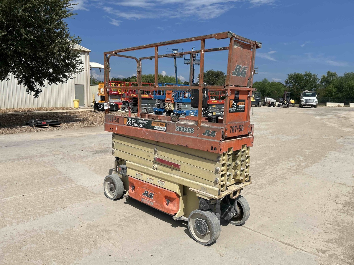 2017 JLG 2632ES-3