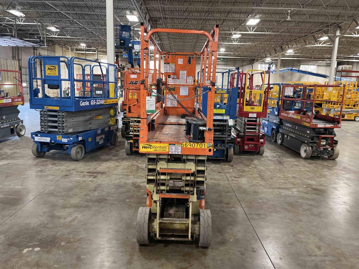 2017 JLG 2632ES