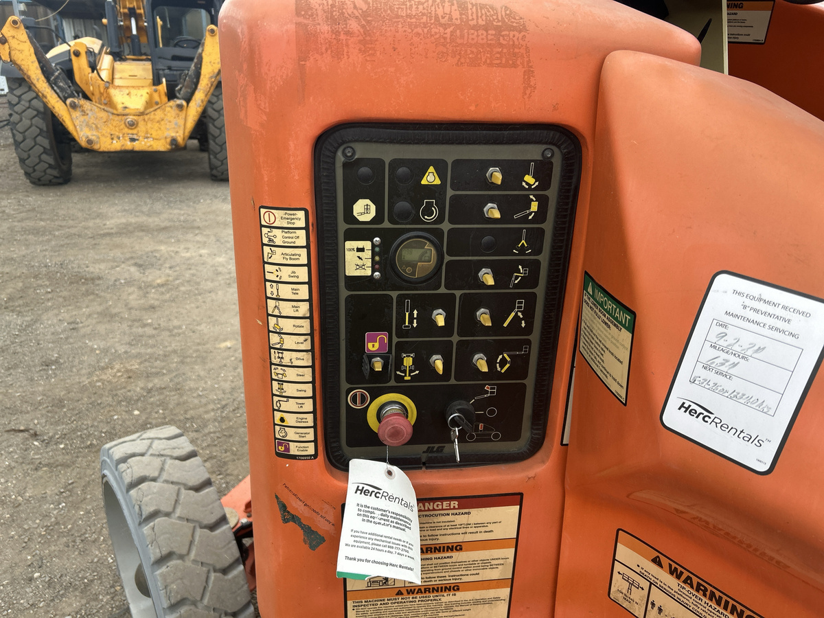 2017 JLG E450AJ-8