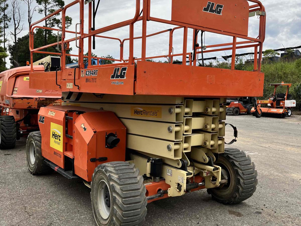 2017 JLG 4394RT