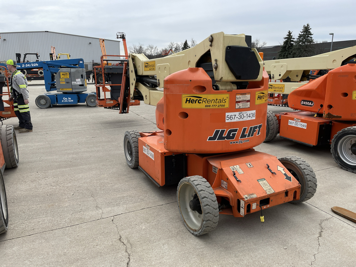 2018 JLG E400AJPN-2