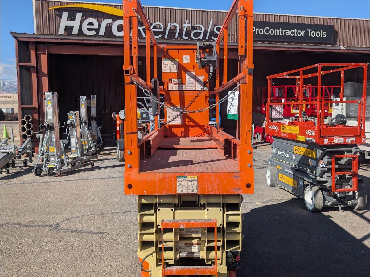 2018 JLG 2632ES