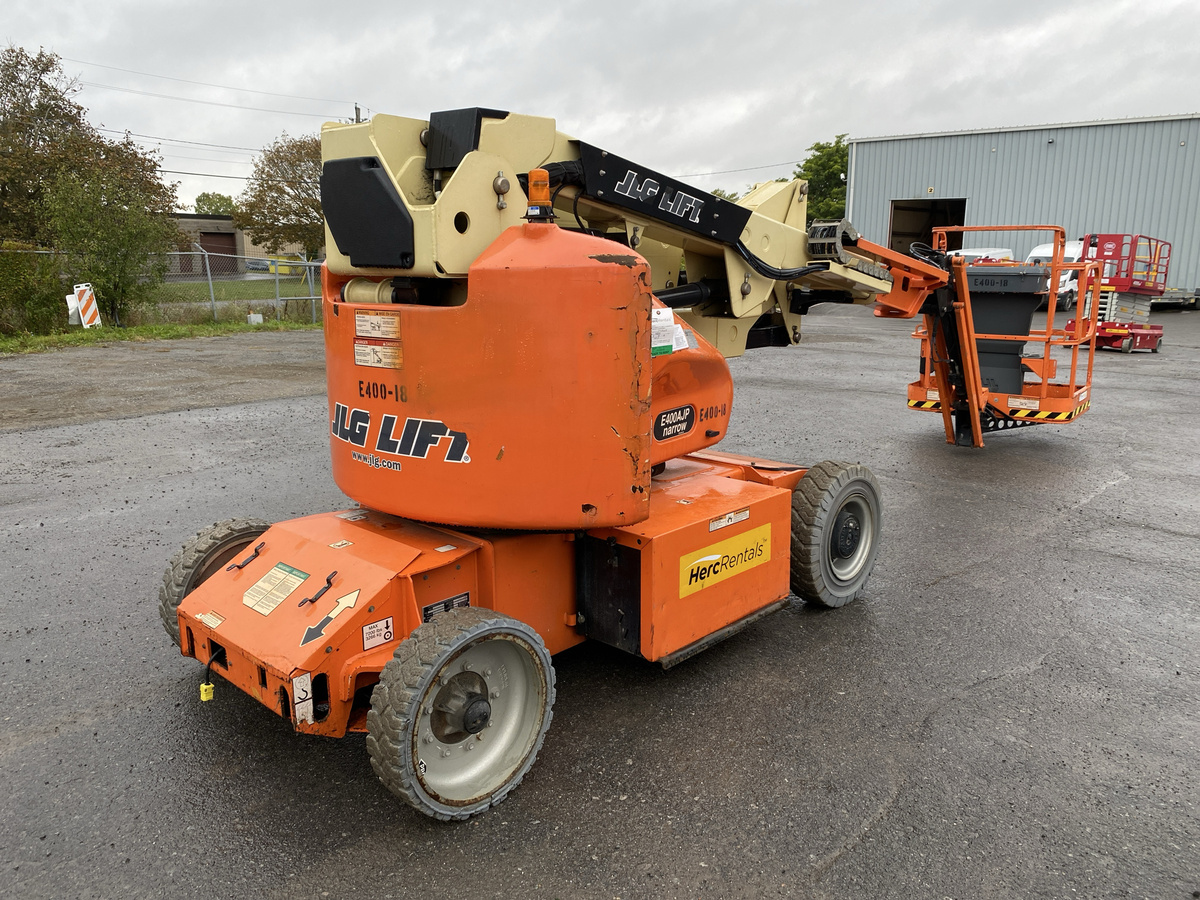 2015 JLG E400AJP-2