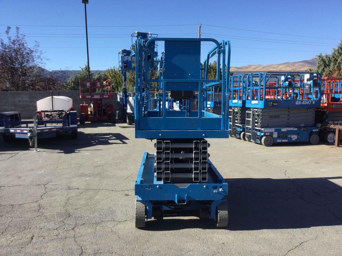 2017 Genie GS-3246