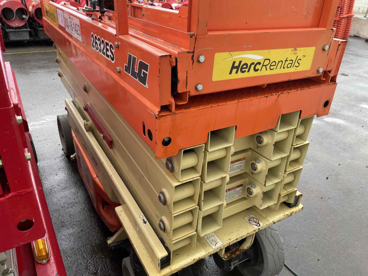 2017 JLG 2632ES