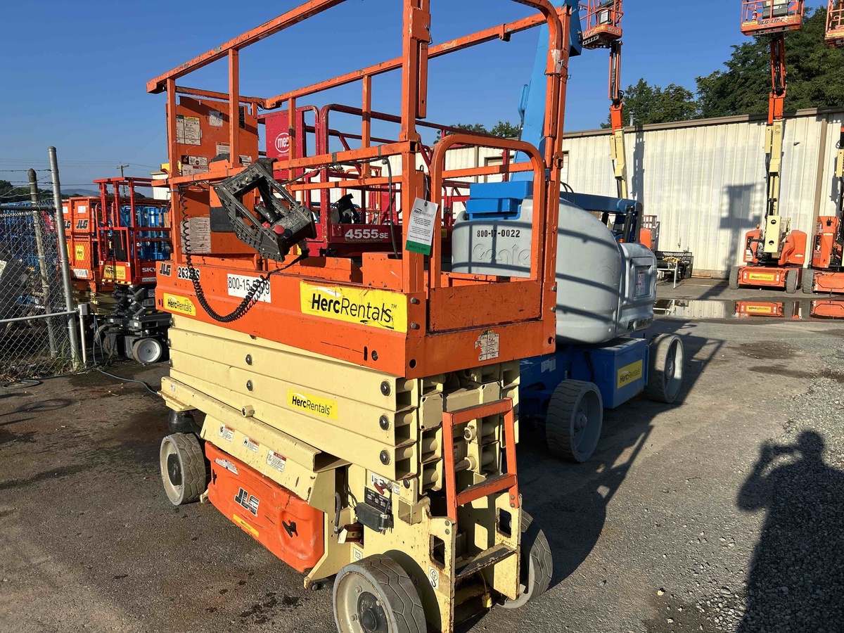 2017 JLG 2632ES-1