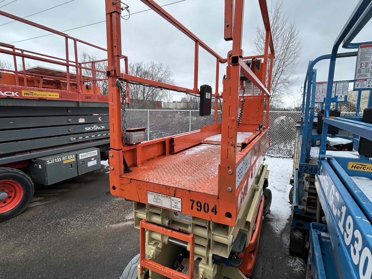 2018 JLG 2032ES