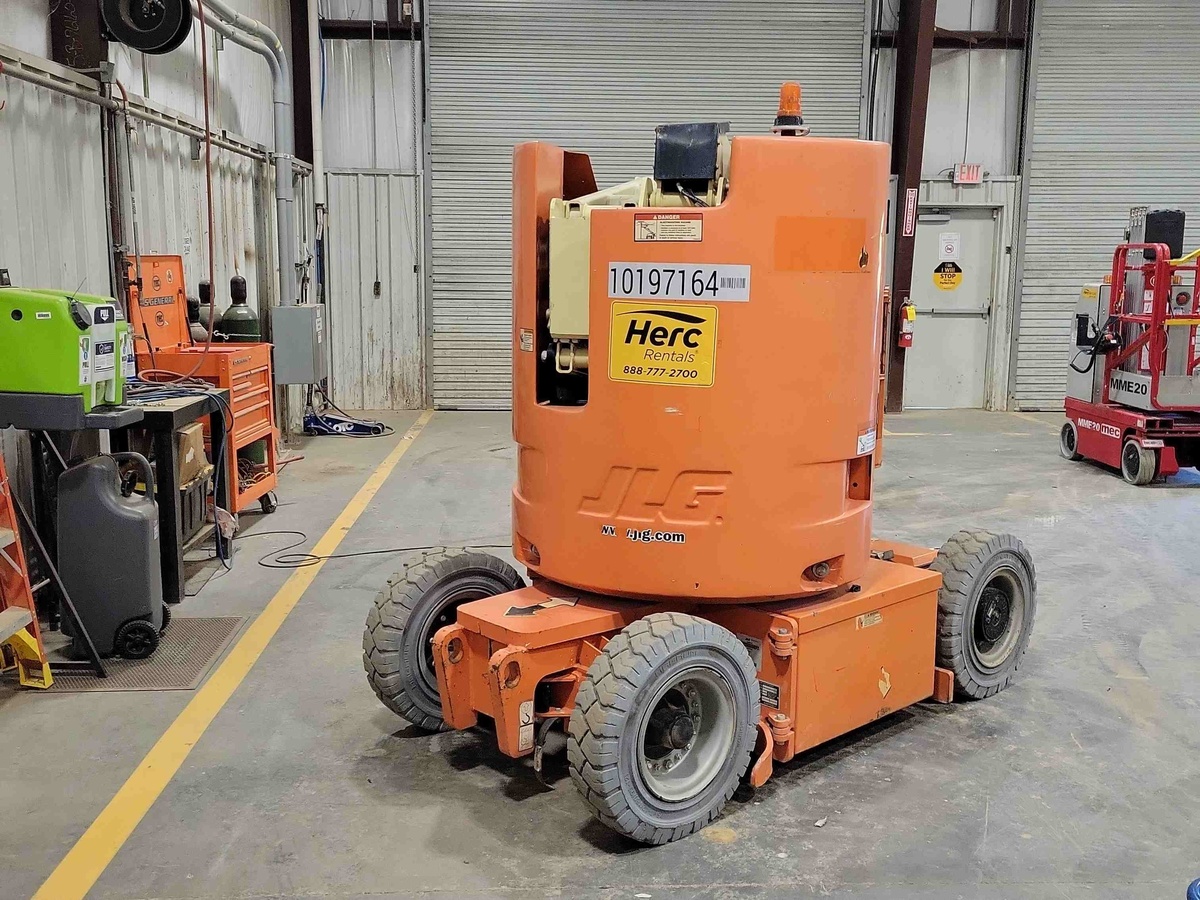 2016 JLG E300AJ-1